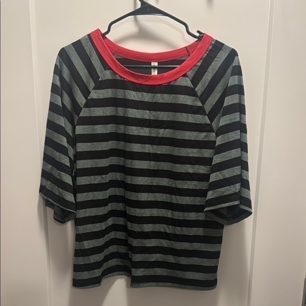 π Striped Black and Gray Cropped Top with Red Trim. L. NWTπ₯ - Picture 1 of 4